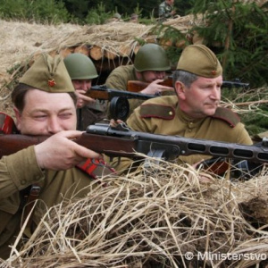 Ukážka bojov o Turčianske Teplice - sovietski vojaci čakajú na Wermacht