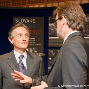 Príbeh Slovákov pomáhajúcich svetu zaujal aj v NATO