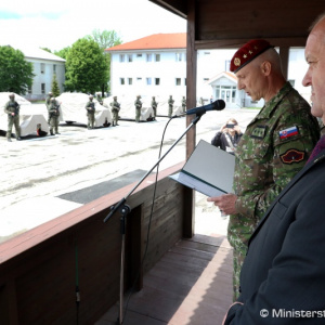Minister Gajdoš odovzdal elitným vojakom nové vozidlá
