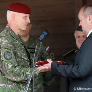 Minister Gajdoš odovzdal elitným vojakom nové vozidlá