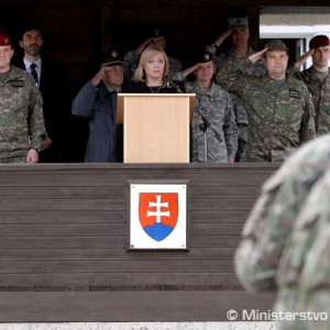 Tváre príslušníkov 5.pluku špeciálneho určenia sú vyrastrované z bezpečnostných dôvodov