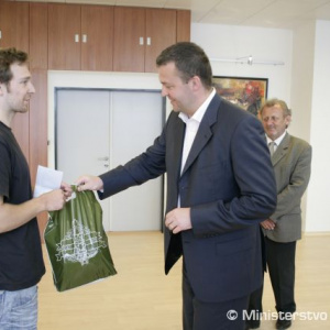 Výhercov Literárnej súťaže 2009 ocenil minister obrany