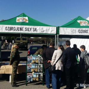 Na výstave „Mladý tvorca“ sa môžu študenti dozvedieť viac aj o práci profesionálnych vojakov