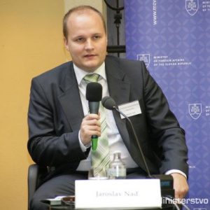 Jaroslav Naď, generálny riaditeľ sekcie obrannej politiky, medzinárodných vzťahov a legislatívy Ministerstva obrany SR, pri svojom vystúpení