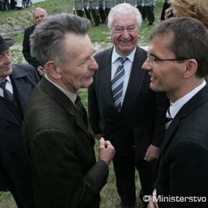 Bývalý politický väzeň Karol Noskovič s ministrom obrany