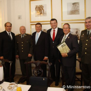 Pracovné raňajky s kongresmanom Johnom Micom a Joe Wilsonom