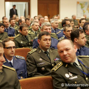 Minister obrany ocenil zamestnancov rezortu