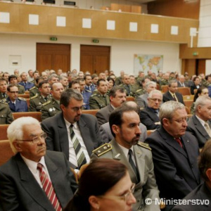 Minister obrany ocenil zamestnancov rezortu