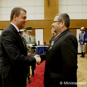 Minister obrany ocenil zamestnancov rezortu