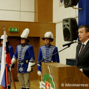Minister obrany ocenil zamestnancov rezortu
