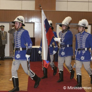 Minister obrany ocenil zamestnancov rezortu