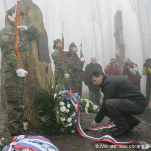 Minister Galko si pripomenul tragickú smrť príslušníkov OS SR priamo na mieste nehody AN-24