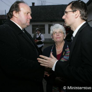 Minister   Galko sa úprimne poďakoval aj starostovi Hejcov Gézovi Rohálymu