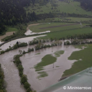 Minister Baška pri záplavách na Orave a Kysuciach
