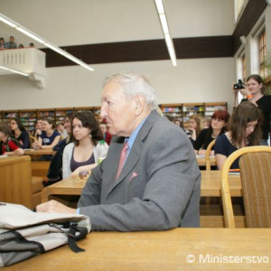 Predseda poroty stredoškolských individuálnych príspevkov spisovateľ Ján Beňo