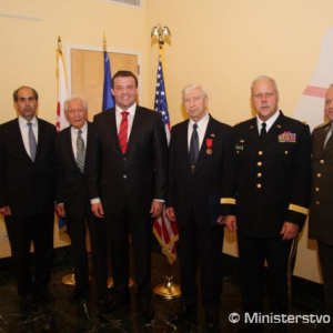 S vyznamenanými americkými bojovníkmi 2. svetovej vojny slovenského pôvodu