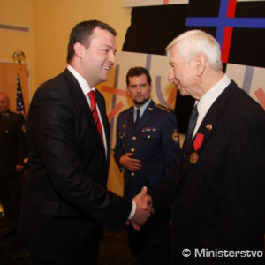 Vyznamenávanie Johna Karcha 
