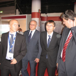 Minister Ľ. Galko na výstave ISDEF 2010