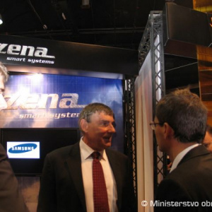 Minister Ľ. Galko na výstave ISDEF 2010