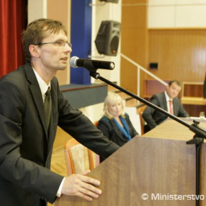 Novým ministrom obrany sa stal Ľubomír Galko