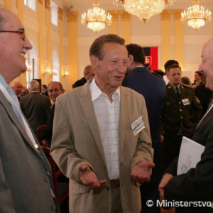 Bývalí náčelníci generálneho štábu generálmajor Marián Mikluš, generálplukovník Jozef Tuchyňa a generál Milan Cerovský (zľava)