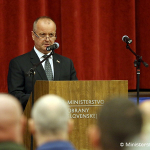 Zamestnanci rezortu obrany a profesionáli vojaci si pripomenuli 74. výročie víťazstva nad fašizmom