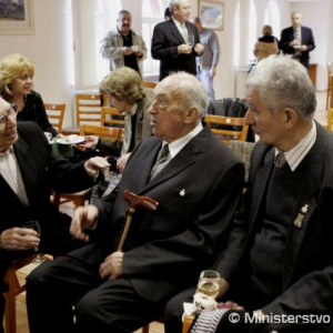 Úcta a podpora veteránom z bojov o Britániu