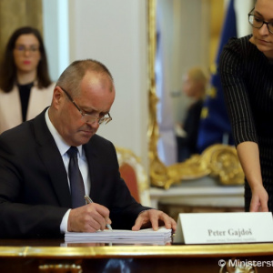 Najväčší modernizačný projekt ozbrojených síl v histórii sa stáva realitou, minister obrany podpísal zmluvy k obstaraniu lietadiel F-16