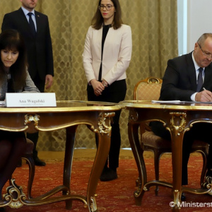 Najväčší modernizačný projekt ozbrojených síl v histórii sa stáva realitou, minister obrany podpísal zmluvy k obstaraniu lietadiel F-16