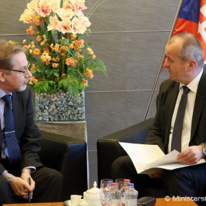 Minister obrany Peter Gajdoš rokoval s fínskym veľvyslancom Jukkom Pesolom