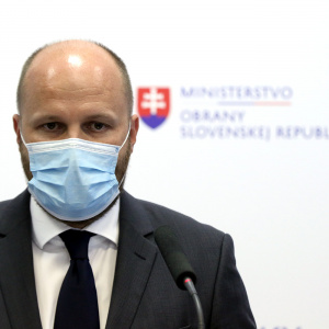 Minister_obrany_Jaroslav_Naď_na_tlačovej_konerencii_k_zisteniam_v_ÚVN_Ruomberok