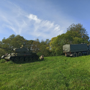 záber na presun tanku T-34 (6)