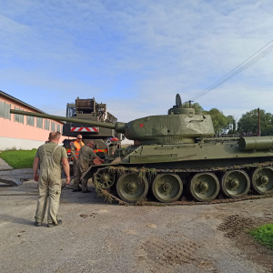 záber na presun tanku T-34 (7)
