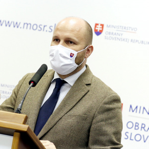 Minister_obrany_Nad_vysvetluje_kto_by_sa_mal_dat_otestovat