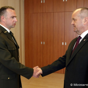 Minister Gajdoš ocenil profesionálneho vojaka, ktorý zachránil život 11-ročnému chlapcovi