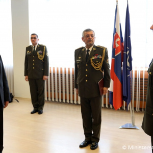 Minister Gajdoš ocenil profesionálneho vojaka, ktorý zachránil život 11-ročnému chlapcovi