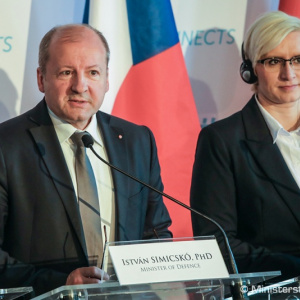 Ministri obrany CEDC: Stredná Európa je v téme bezpečnosti jednotná