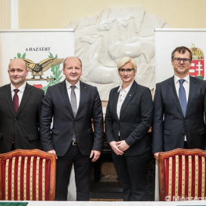 Ministri obrany CEDC: Stredná Európa je v téme bezpečnosti jednotná