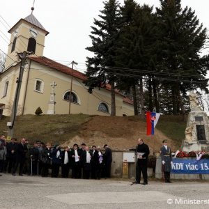 Minister Gajdoš si pripomenul 73. výročie vypálenia obce Skýcov
