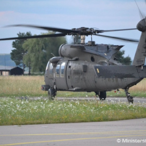 Do výzbroje ozbrojených síl pribudli ďalšie dva vrtuľníky UH-60M Black Hawk