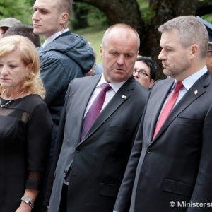 Minister Gajdoš si uctil pamiatku obetí vypálenej obce Kalište