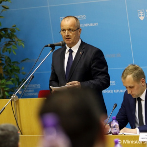Minister obrany Peter Gajdoš otvoril Kurz národnej obrany za prítomnosti delegácie zo Španielska