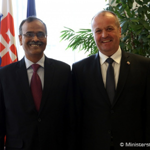 Minister Gajdoš rokoval s indickým veľvyslancom H. Kumar Jainom