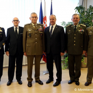 Spolupráca v rámci NATO a EÚ sú hlavnými piliermi partnerstva medzi Slovenskou a Talianskou republikou v oblasti obrany. Počas dnešného stretnutia na pôde rezortu obrany sa na tom zhodli minister obrany Slovenskej republiky Peter Gajdoš a náčelník Generál