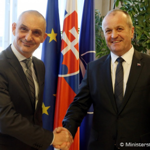 Minister P. Gajdoš rokoval so slovinským veľvyslancom G. Kozovincom