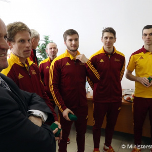 VŠC Dukla bude mať na olympiáde najväčšiu výpravu v individuálnych športoch, minister Gajdoš dal športovcom mince pre šťastie