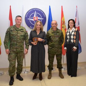 panielska veľvyslankyňa, jej delegácia, veliteľ NFIU SVK a španielsky príslušník NFIU SVK