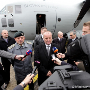 Minister Gajdoš slávnostne odovzdal vojakom do užívania prvé lietadlo Spartan