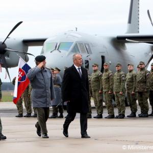 Minister Gajdoš slávnostne odovzdal vojakom do užívania prvé lietadlo Spartan