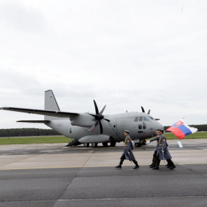 Minister Gajdoš slávnostne odovzdal vojakom do užívania prvé lietadlo Spartan